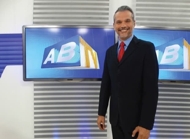 Apresentador regional da Globo é atingido com bala perdida; estado é grave