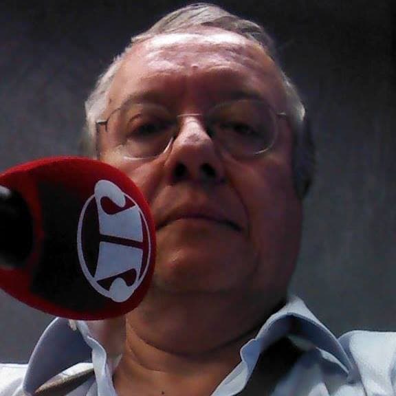 1 dia após completar 21 anos de casa, apresentador é demitido e faz desabafo surpreendente: ‘Não me permitiam vender a alma’