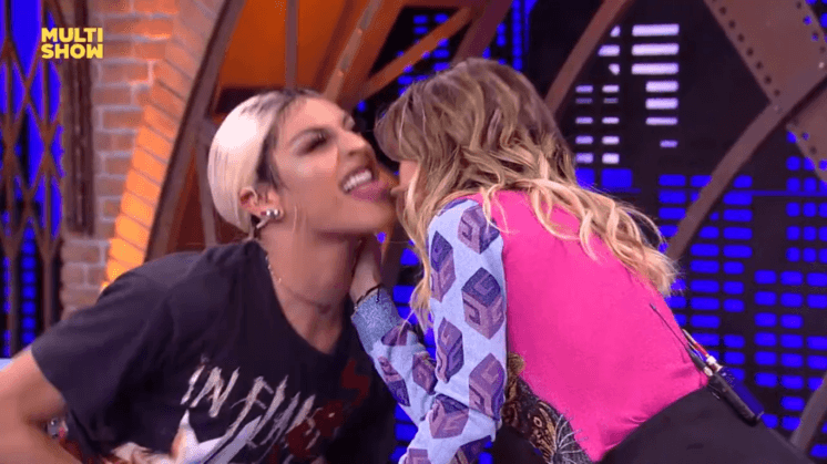 Pabllo Vittar afirma que ama beijar garotas e faz revelações em programa de TV