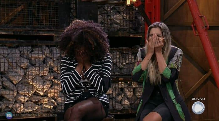 Adriana Bombom revela objeto fake na eliminação de "A Fazenda"