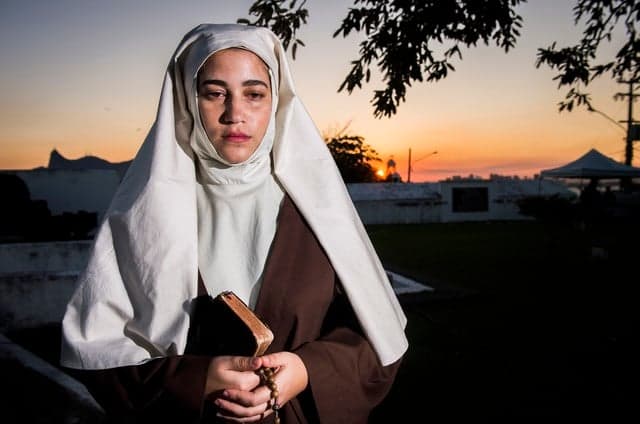 Yasmin Gomlevsky revela detalhes de personagem em "Tempo de Amar"