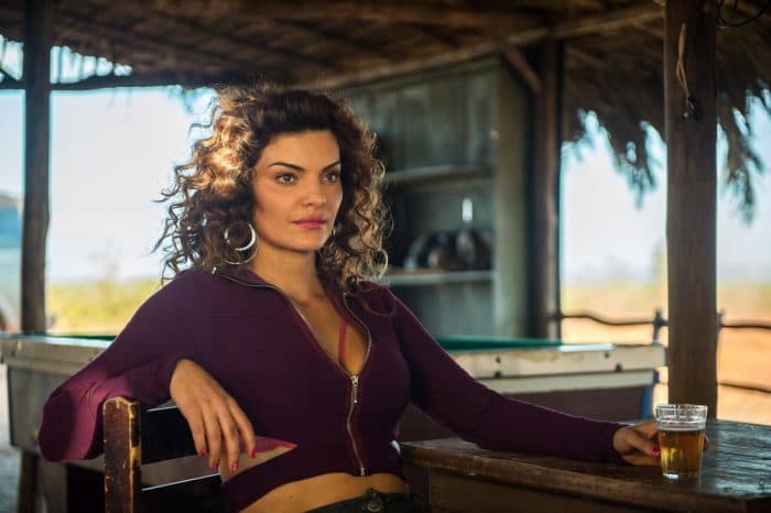 Mayana Neiva comemora parceria com Laura Cardoso em cena
