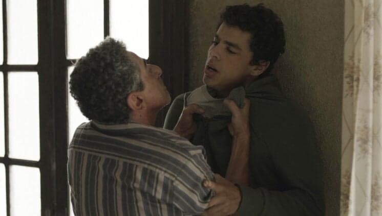 "Malhação": Tato é espancado pelo pai e foge de casa