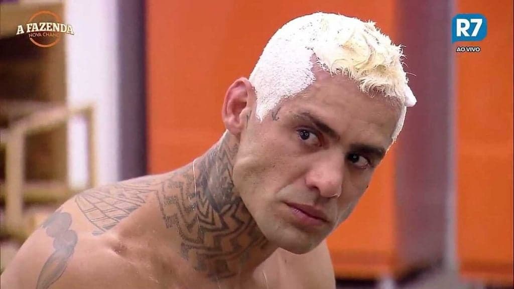 "A Fazenda": Yuri relembra passado, Marcelo faz comentário e participante se irrita