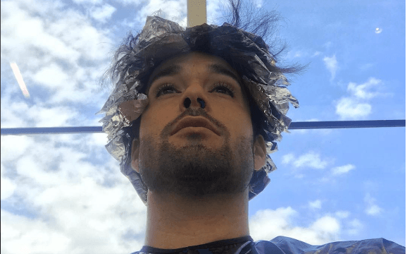 Sérgio Marone muda visual para "Apocalipse" e faz mistério