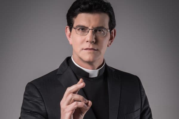 Reginaldo Manzotti revela reação ao receber suposta macumba em casa