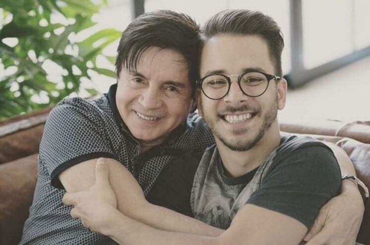 Xororó celebra nascimento do filho de Júnior: "Presente"