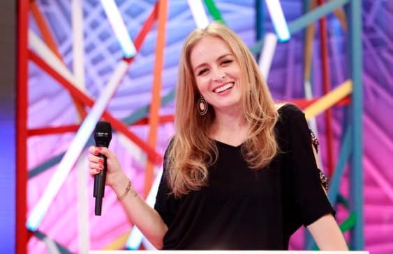 Angélica celebra aniversário do filho e publica foto rara