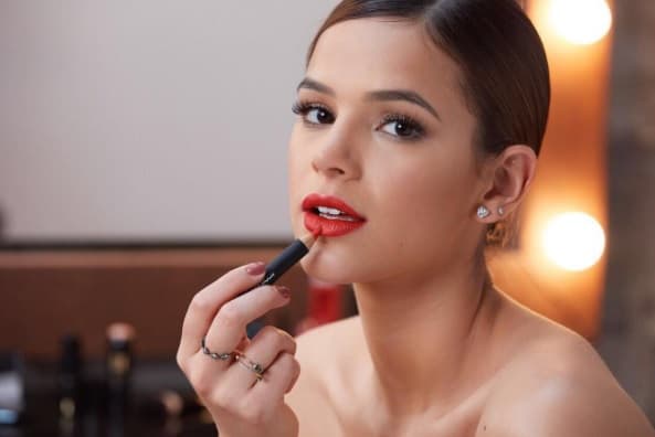 Bruna Marquezine estaria namorando correspondente da Globo em Nova York