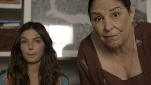 Atriz de "A Força do Querer" assina com a Record e estará em próxima novela