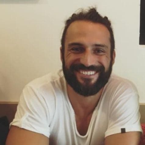 José Fidalgo fala do papel de estreia como grande vilão de "Deus Salve o Rei"