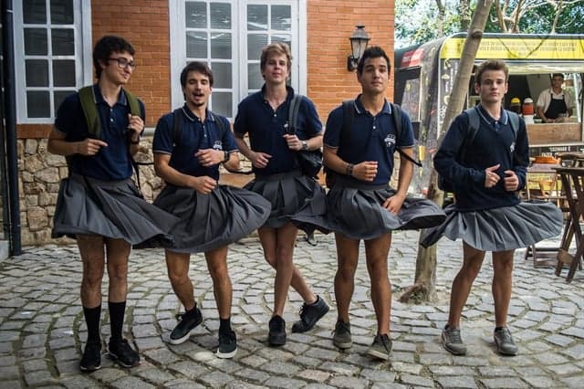 "Malhação": Alunos se revoltam e aparecem de saia em protesto