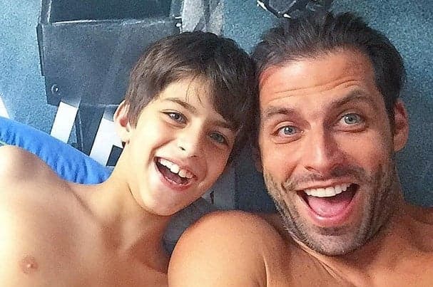 Henri Castelli parabeniza o filho, mas detalhe se destaca e rouba a atenção