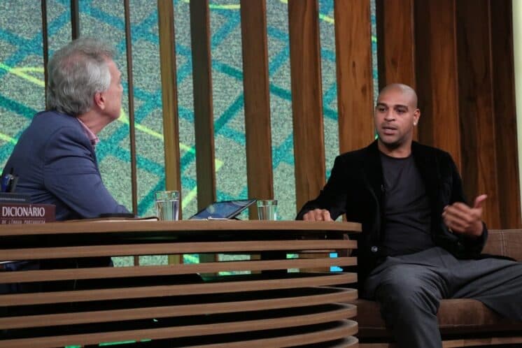 Adriano Imperador relembra polêmica antiga com Joana Machado: "Como vou amarrar minha mulher em uma árvore?"