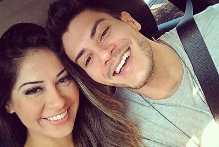 Fã confunde Mayra com mãe de Arthur Aguiar e ator dá resposta na web