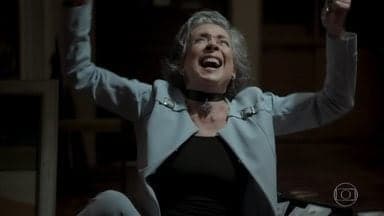 Betty Faria recebeu homenagem de Gloria Perez em cena de "A Força do Querer"