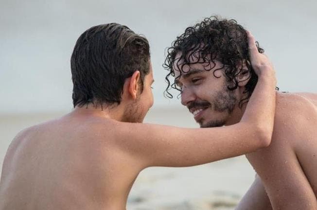 Carol Duarte grava pela primeira vez sem camisa como Ivan, em "A Força do Querer"; veja as fotos
