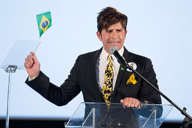 Dr. Rey abdica de cidadania brasileira e se revolta após ser zoado em polêmica: "Foda-se"
