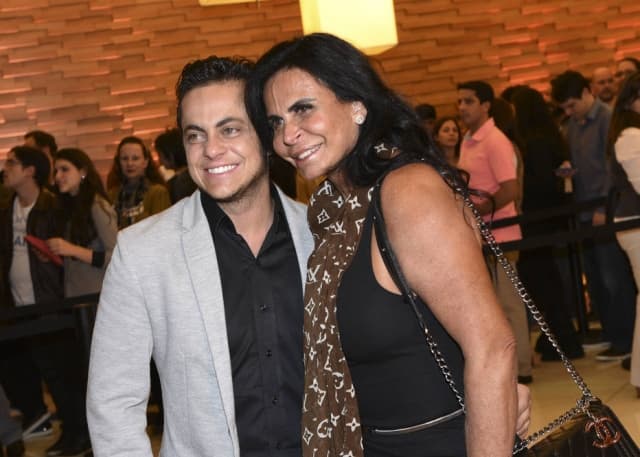 Revoltada, Gretchen solta o verbo e rebate críticas contra Thammy