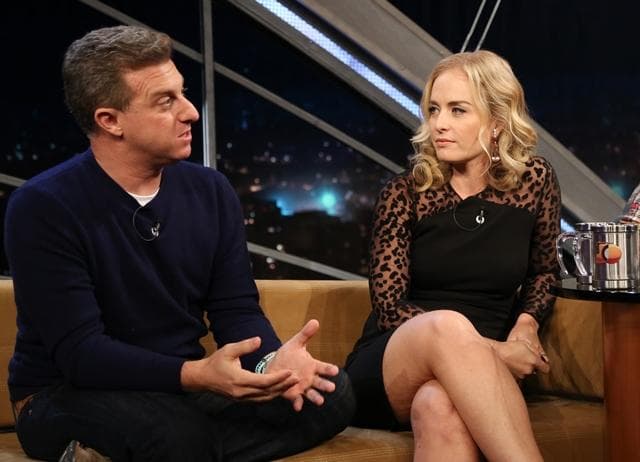 Luciano Huck estaria bancando o Vídeo Game para manter Angélica no ar, diz jornalista