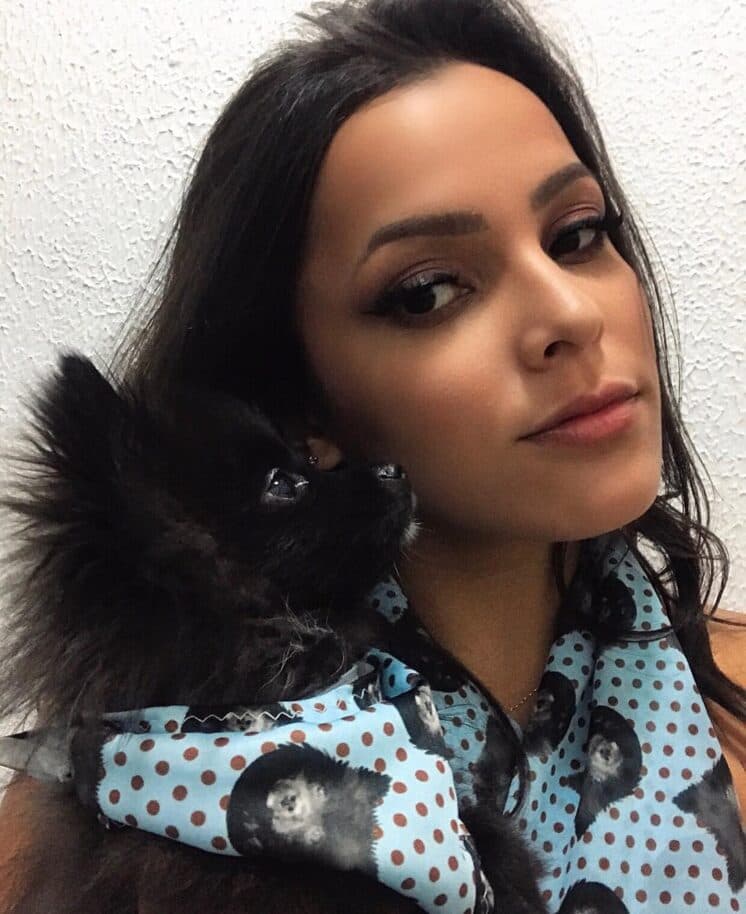 Emilly curte viagem em Paris às custas de amigo famoso; veja quem está pagando