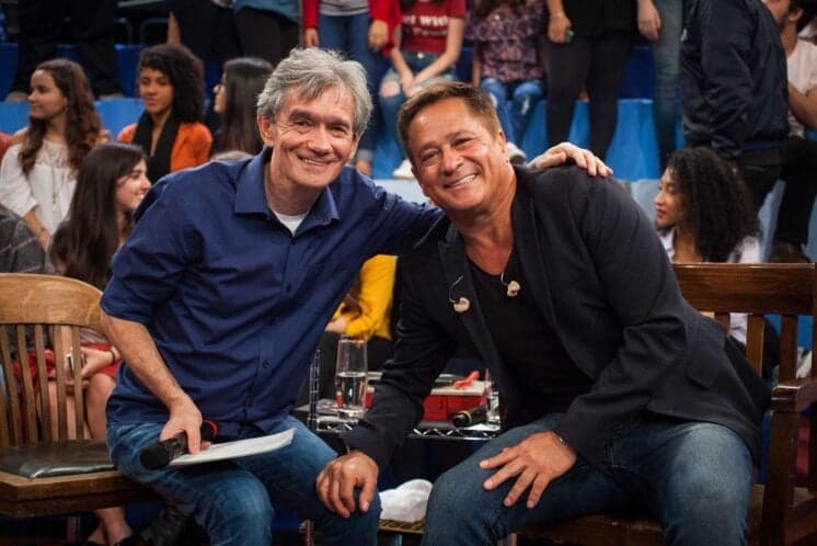 Leonardo tirou música do repertório por lembrar irmão: "Queria chorar"