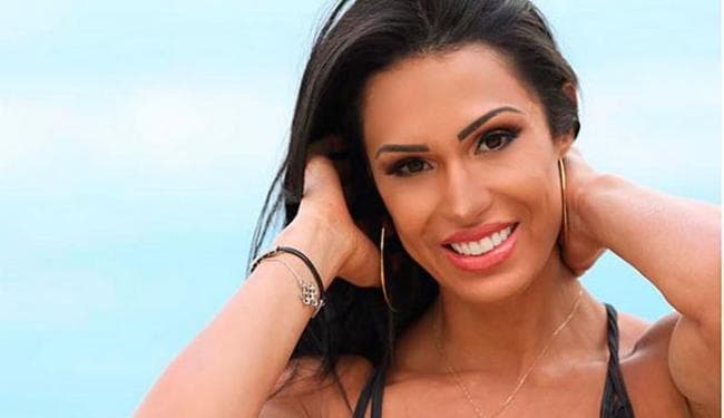 Casada com Belo, Gracyanne Barbosa aparece nua e "quebra'' a internet