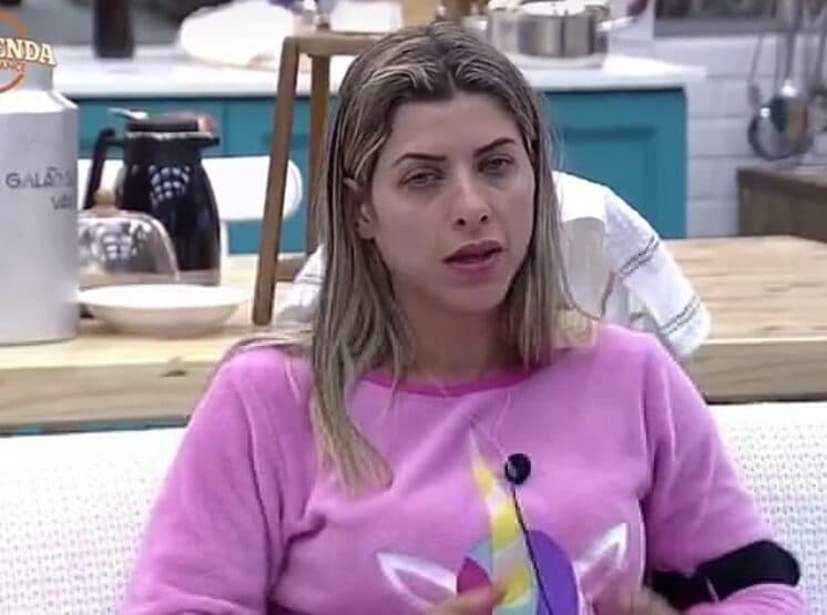 "A Fazenda 9": Ana Paula Minerato revela que ex colocava detetive para segui-la e desabafa