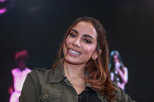 Acusada de usar cocaína, Anitta responde ameaças de socialite