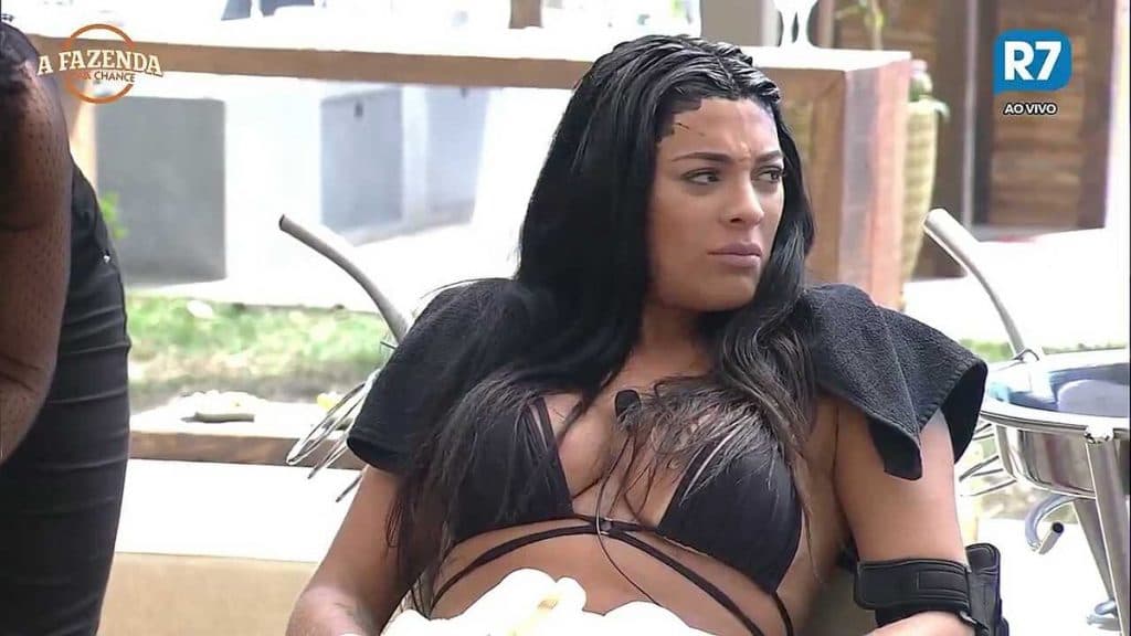 Disputando com “xará”, Monick Camargo continua em A Fazenda