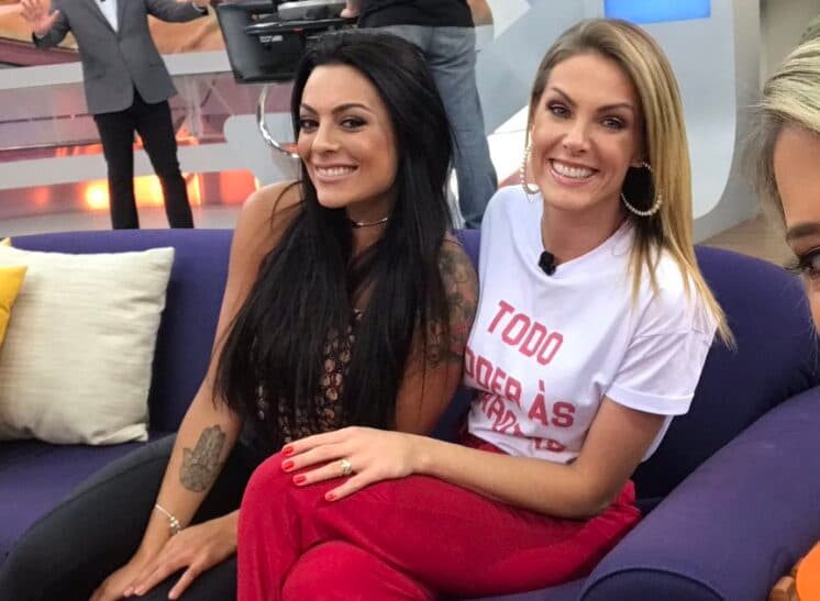 Sem querer, Ana Hickmann chama Monique Amin de cobra no Twitter