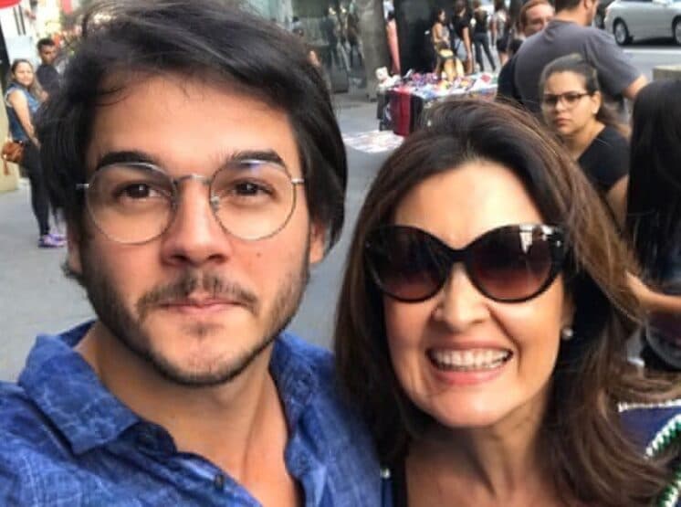 Namorado bonitão de Fátima Bernardes desconversa sobre relação: "Prefiro não falar"