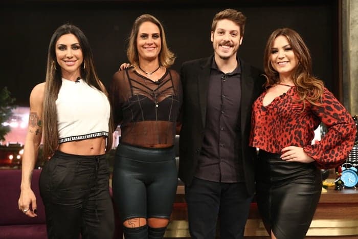 EX-BBBs Cacau, Jaque Khury e a ex-peoa Aritana revelam segredos do confinamento em reality shows a Porchat