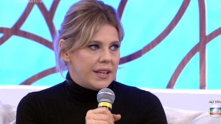 Celular de Bárbara Paz toca ao vivo na TV e Fátima Bernardes se manifesta