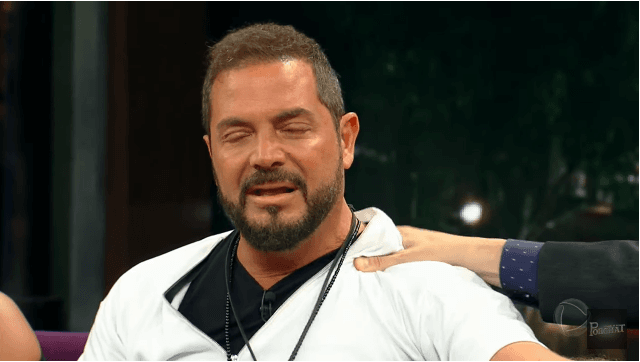 Eliminado e rejeitado, Conrado mostra lado sensível e chora no Porchat