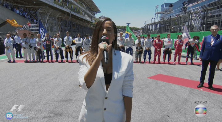 Milionária, Anitta ficou ainda mais rica cantando o Hino Nacional na Fórmula 1; veja quanto ela ganhou!