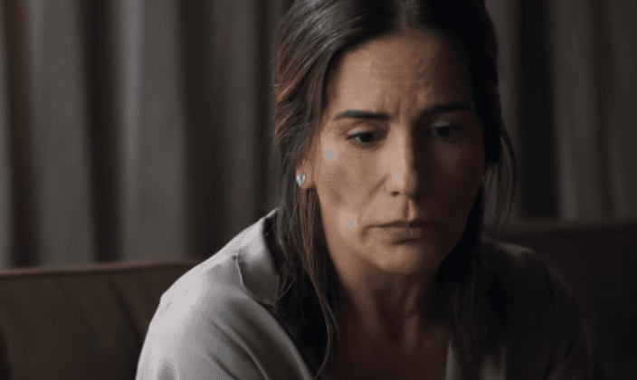 “O Outro Lado do Paraíso”: Elizabeth vira alcoólatra: ‘Tanto faz, estou morta’