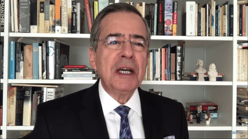 Paulo Henrique Amorim elogia Record em reportagem sobre “Elefante Branco” de Aécio Neves