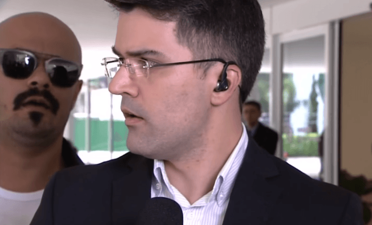Globo é chamada de "lixo" ao vivo em rede nacional, durante o Jornal Hoje