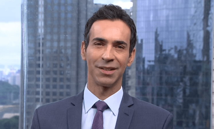 César Tralli apresenta telejornal sem aliança de casamento com Ticiane Pinheiro