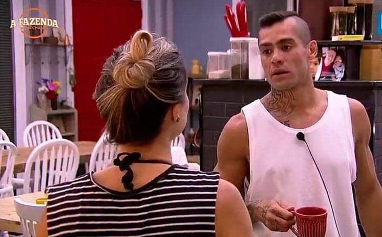 Flávia aconselha Yuri em A Fazenda: "Fica com a Monick, vai te ajudar no jogo"
