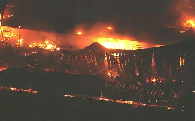 Incêndio atinge Estúdios Globo, o Projac, em grande proporção e gera pânico