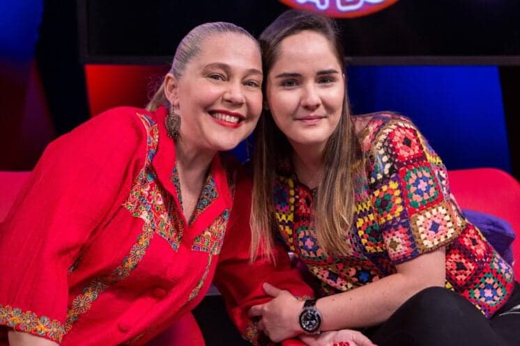 Isabela Garcia se reencontra com Beatriz Bertu 30 anos após viverem mãe e filha em novela