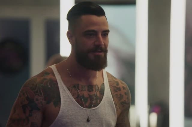 Disputado em O Outro Lado do Paraíso, Felipe Titto diz que ficou suado ao fazer striptease em novela