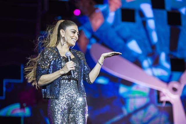 Globo grava programa de fim de ano comandado por Juliana Paes