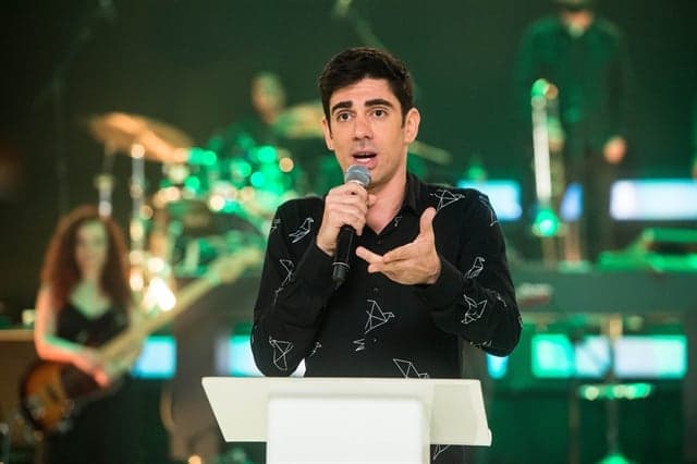 Marcelo Adnet não emplaca projetos na Globo e pode ir para a geladeira