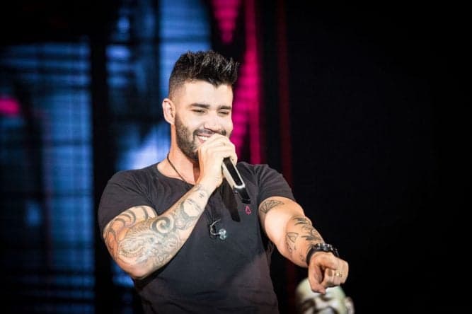 Gusttavo Lima tem flagra compartilhado na internet