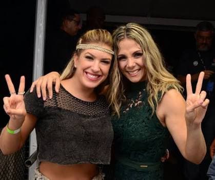 Lorena Improta publica foto legendária ao lado de Carla Perez e surpreende internautas