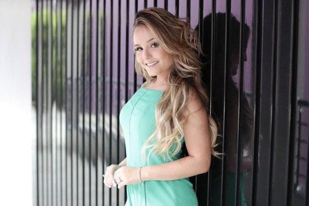 Larissa Manoela vai para a Globo, grava programa e manda recado para Silvio