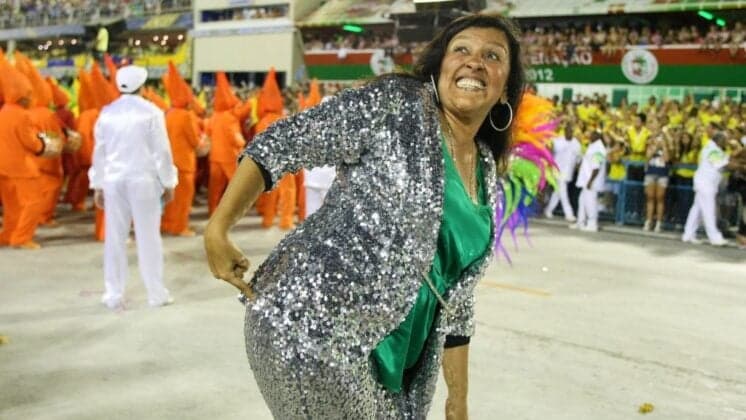 Regina Casé revela que sofreu com preconceito e como manter um casamento duradouro